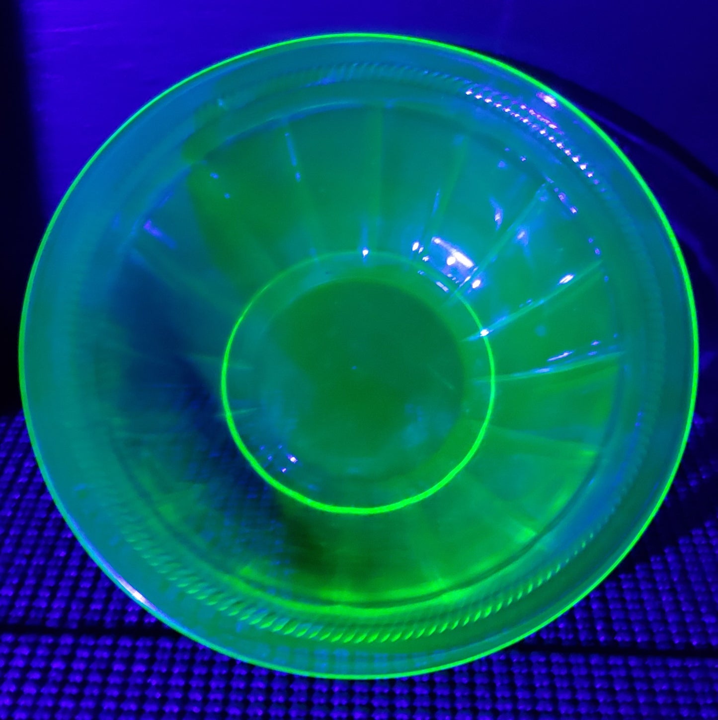 Vintage Fenton Uranium Nesting Bowl