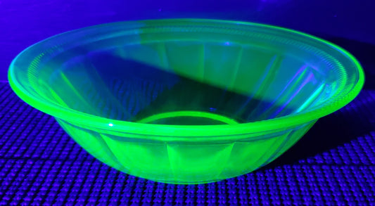 Vintage Fenton Uranium Nesting Bowl